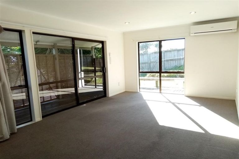 Photo of property in 118 Bradbury Road, Botany Downs, Auckland, 2010