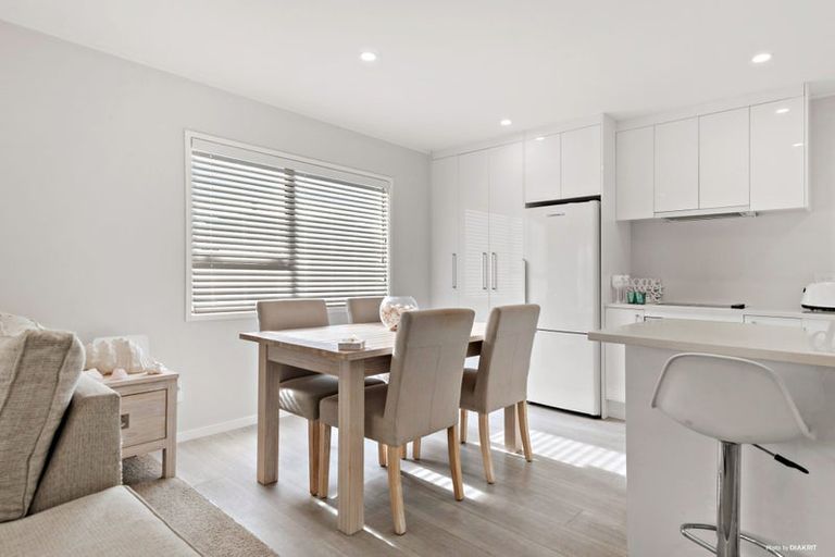 Photo of property in 7 Redlands Grove, Swanson, Auckland, 0612