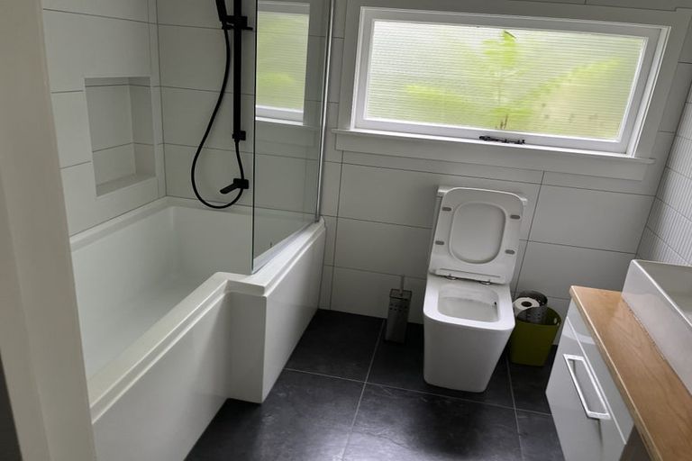 Photo of property in 2 Convent Road, Bluff Hill, Napier, 4110