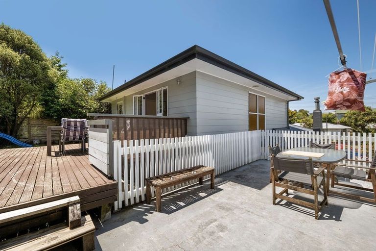Photo of property in 74 Awanui Street, Merrilands, New Plymouth, 4312