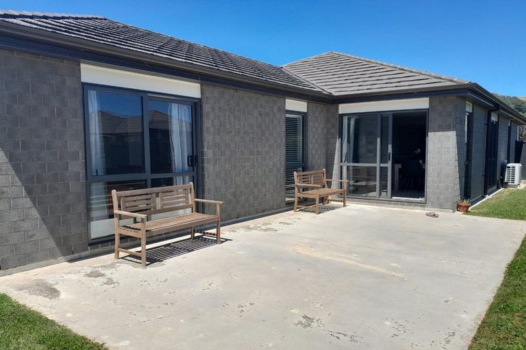 Photo of property in 48 Te Kaeaea Crescent, Wallaceville, Upper Hutt, 5018