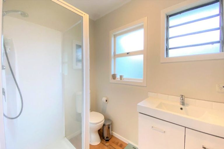 Photo of property in 2/14 Shakespeare Road, Milford, Auckland, 0620