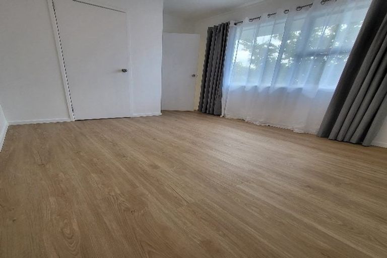 Photo of property in 2/13 Sunnyside Road, Sunnyvale, Auckland, 0612