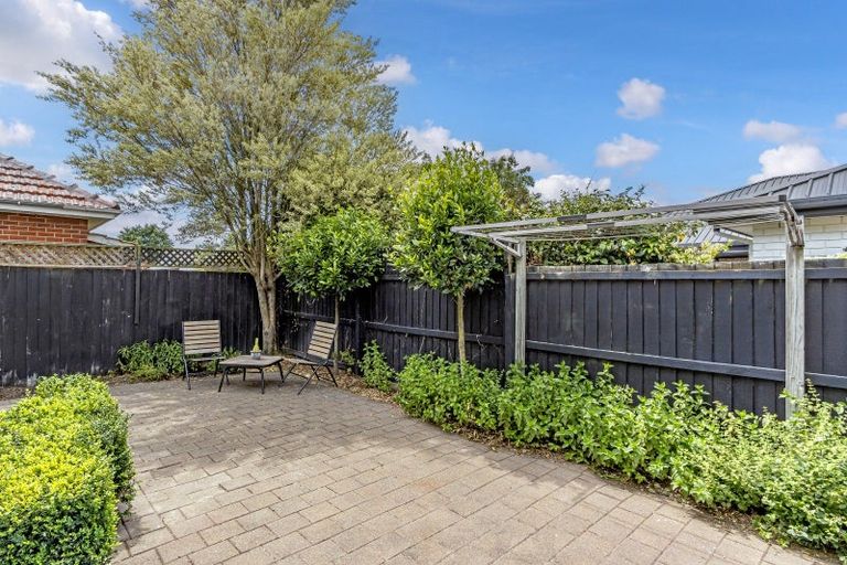 Photo of property in 1/89 Aorangi Road, Bryndwr, Christchurch, 8053