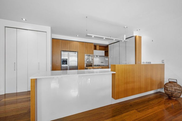 Photo of property in 5/258 Hurstmere Road, Takapuna, Auckland, 0622