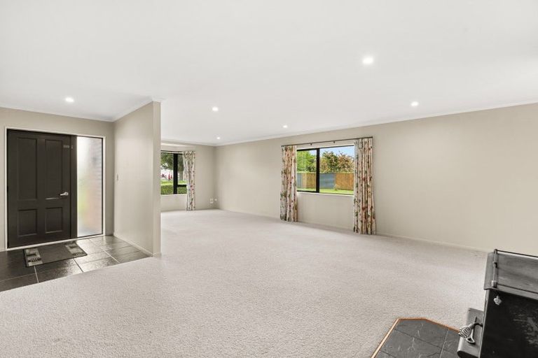 Photo of property in 77 Reading Street, Greytown, 5712