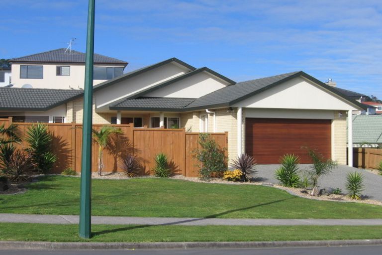 Photo of property in 148 John Brooke Crescent, East Tamaki Heights, Auckland, 2016