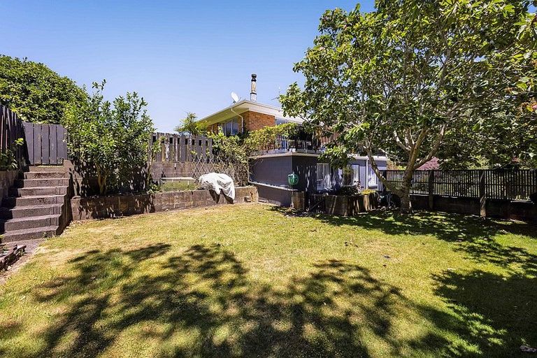 Photo of property in 2/39 Awanui Street, Merrilands, New Plymouth, 4312