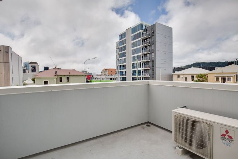 Photo of property in 33 Karo Drive, Te Aro, Wellington, 6011