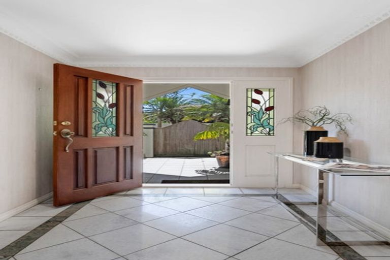 Photo of property in 1 Page Point, Mellons Bay, Auckland, 2014