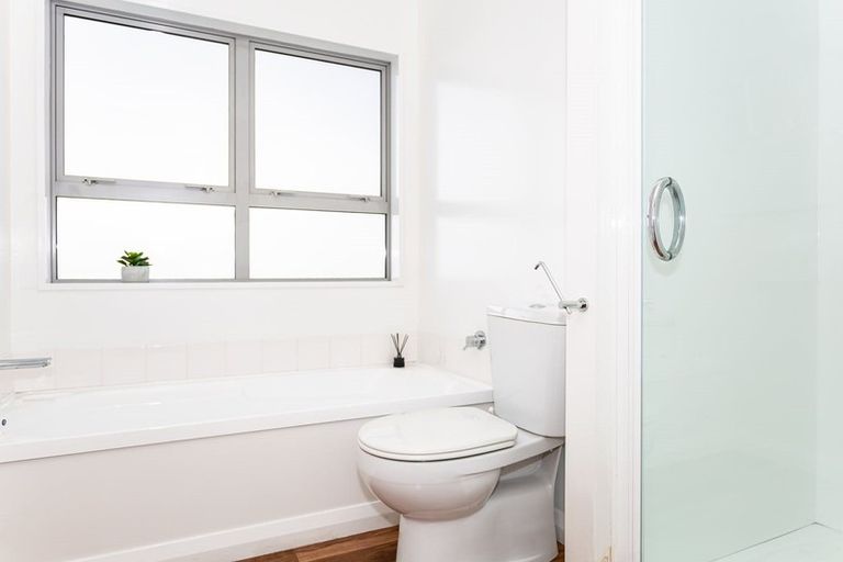 Photo of property in 8c Broadbent Street, Riccarton, Christchurch, 8041