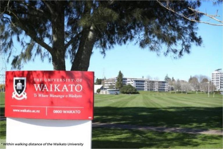 Photo of property in 2/3 Tralee Place, Hillcrest, Hamilton, 3216