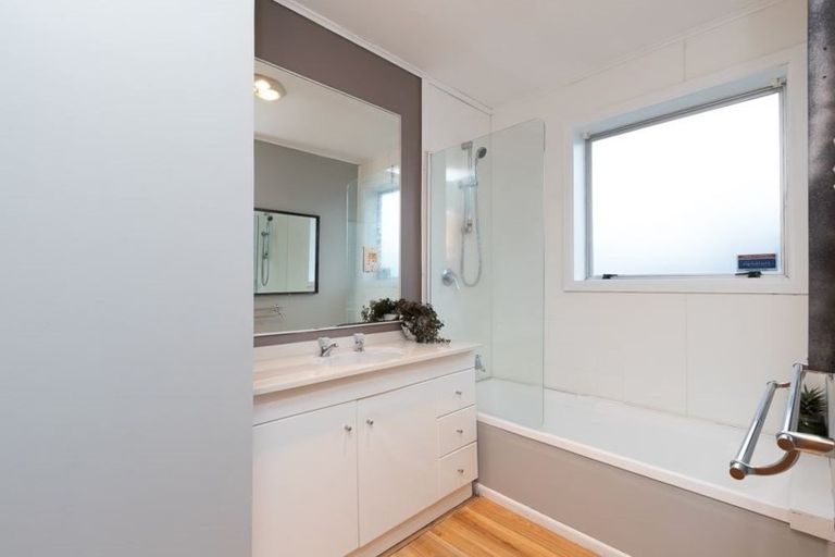 Photo of property in 18 Purcell Place, Melville, Hamilton, 3206