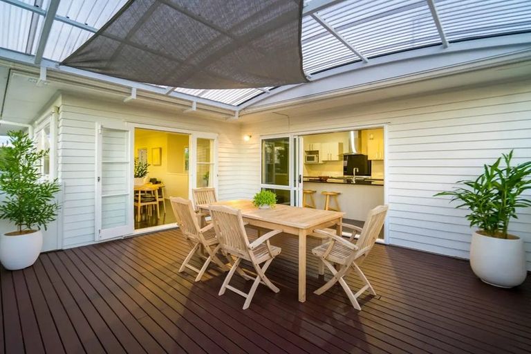 Photo of property in 1/35 Rangatira Road, Beach Haven, Auckland, 0626