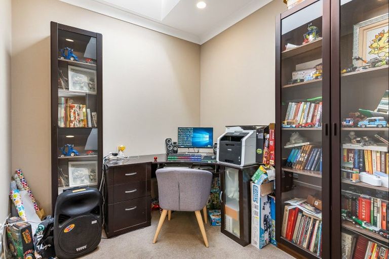 Photo of property in 8 Chateau Rise, Flat Bush, Auckland, 2016