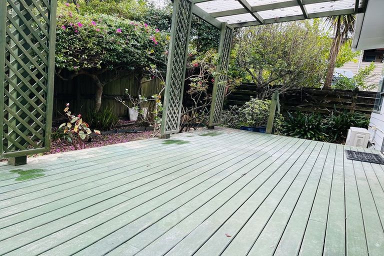 Photo of property in 2/13 Trinidad Road, Sunnynook, Auckland, 0620