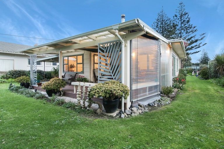 Photo of property in 27 Koputara Road, Himatangi Beach, Foxton, 4891