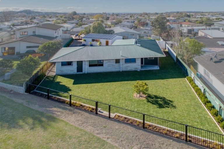 Photo of property in 9 Gilmour Place, Taradale, Napier, 4112
