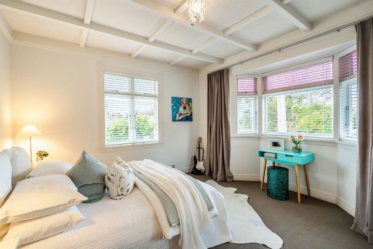 Photo of property in 32 Le Roy Terrace, Birkenhead, Auckland, 0626