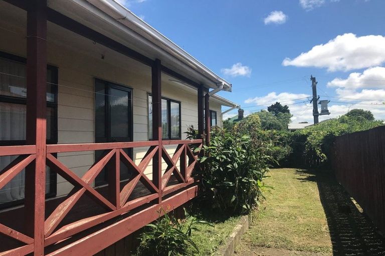 Photo of property in 2/139 Clevedon Road, Papakura, 2110