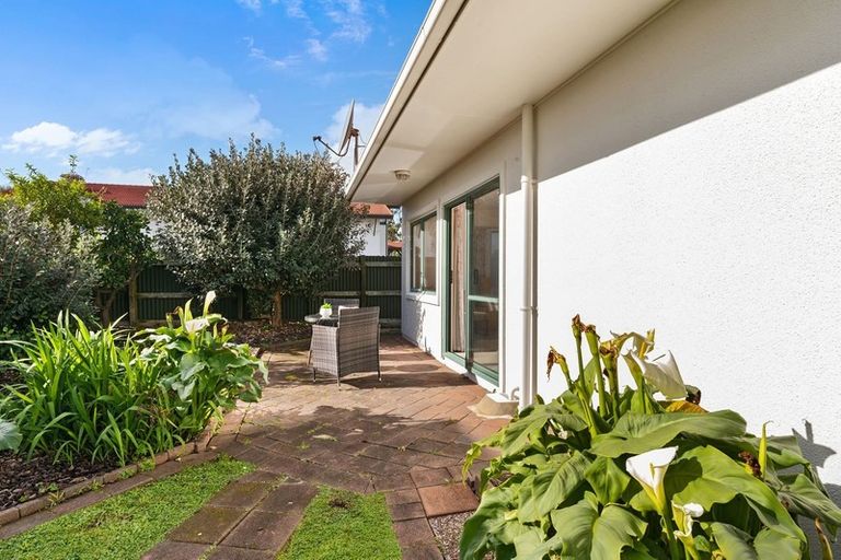 Photo of property in 2/2 School Road, Belmont, Auckland, 0622