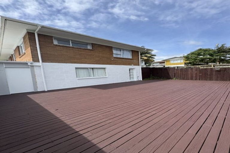Photo of property in 59 Lincoln Park Avenue, Massey, Auckland, 0614