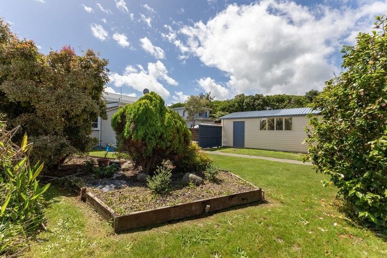 Photo of property in 42 Domain Road, Otaki, 5512