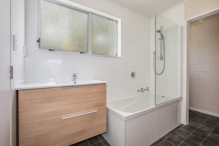 Photo of property in 4 Halyard Place, Whitby, Porirua, 5024