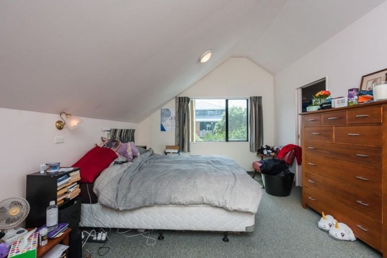 Photo of property in 2b Paratu Way, Strathmore Park, Wellington, 6022