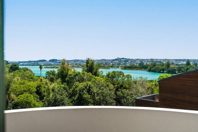 Photo of property in 1/42 Amorino Drive, Red Beach, 0932