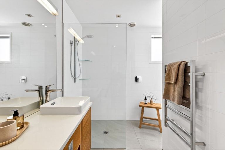 Photo of property in 40 Roslyn Road, Bluff Hill, Napier, 4110