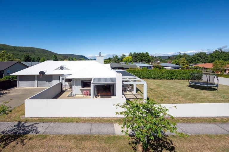 Photo of property in 1 Antonia Place, Kinloch, Taupo, 3377