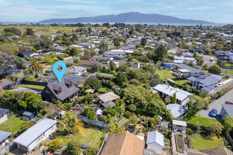 Photo of property in 27 Chums Road, Paraparaumu Beach, Paraparaumu, 5032