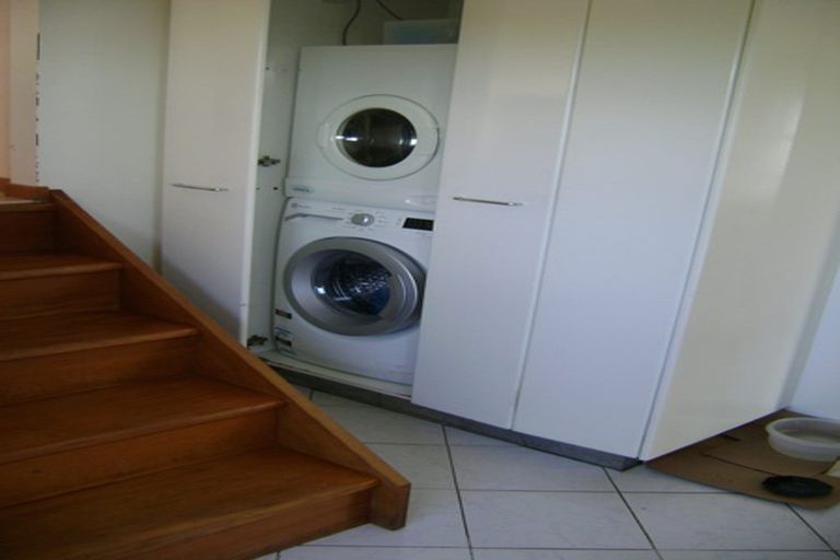 Photo of property in 23 Te Ahuahu Road, Piha, New Lynn, 0772