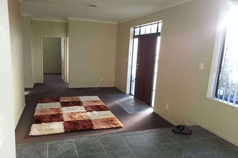 Photo of property in 2 Ballyward Close, East Tamaki, Auckland, 2013