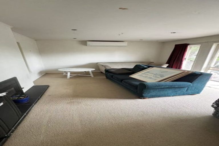 Photo of property in 2/5 Downing Street, Glenfield, Auckland, 0629