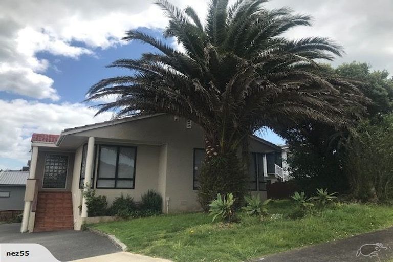 Photo of property in 9 Gwenand Place, Botany Downs, Auckland, 2010