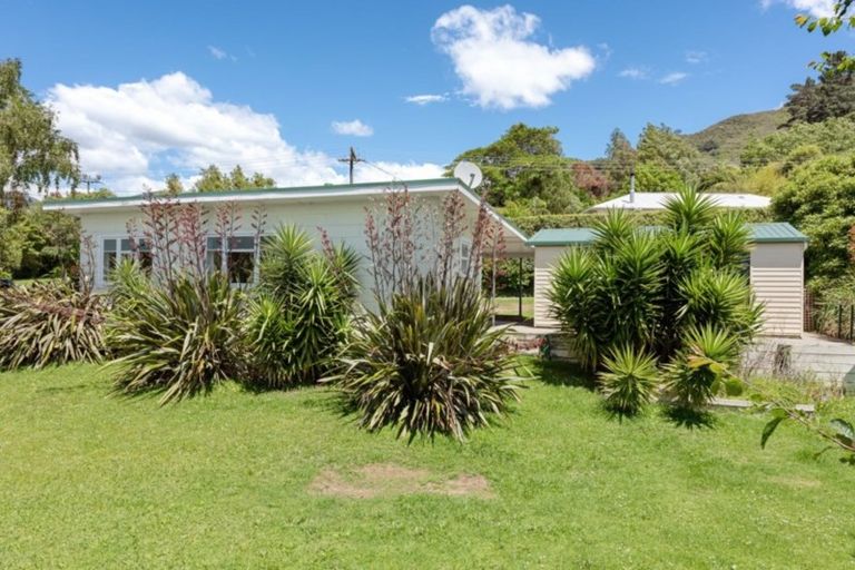 Photo of property in 27 Main Road, Havelock, 7100