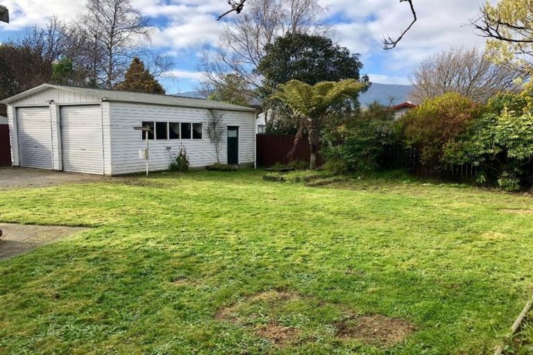 Photo of property in 44 Larchmont Grove, Totara Park, Upper Hutt, 5018