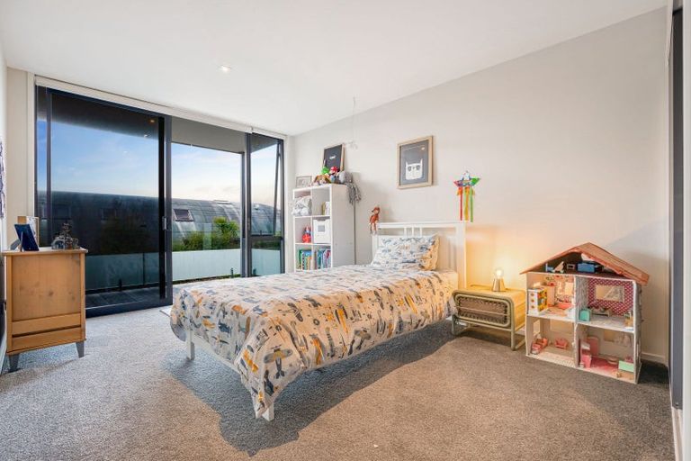 Photo of property in 35a Rothesay Bay Road, Rothesay Bay, Auckland, 0630