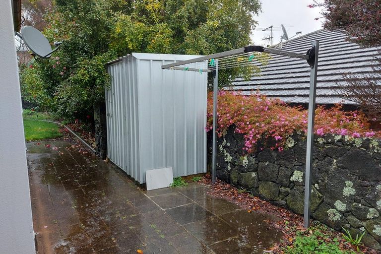 Photo of property in 17 Burgundy Park Avenue, Henderson, Auckland, 0612