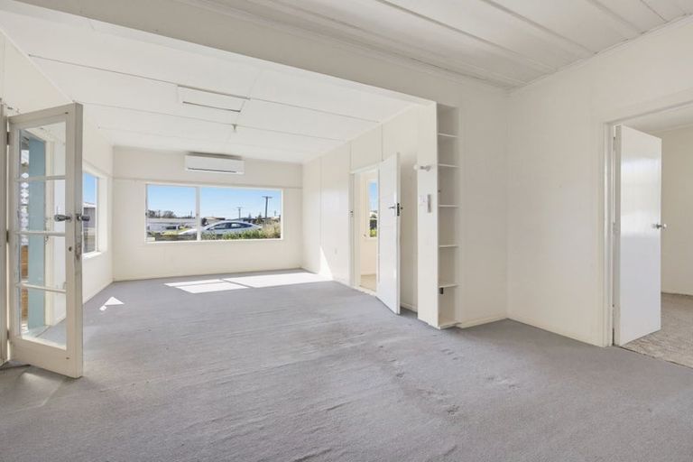 Photo of property in 24 Linklater Avenue, Foxton Beach, Foxton, 4815