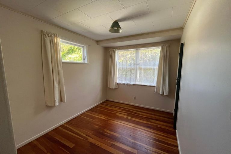 Photo of property in 3 Blandford Way, Newlands, Wellington, 6037