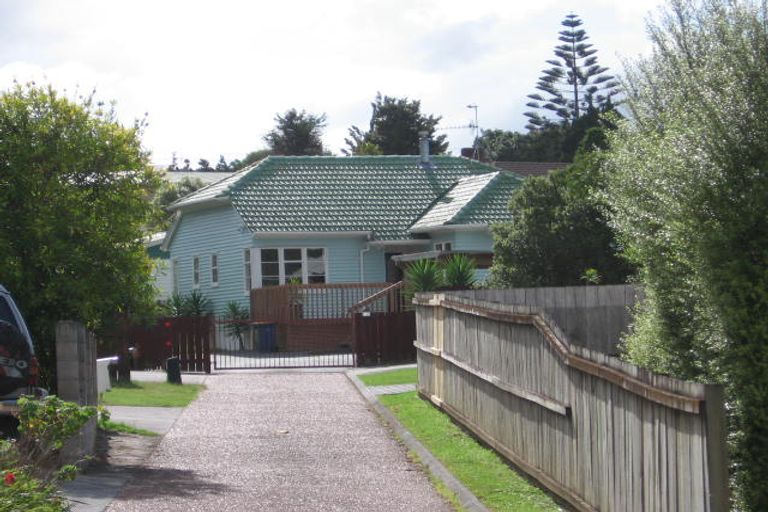 Photo of property in 2/81 Harmel Road, Glendene, Auckland, 0602