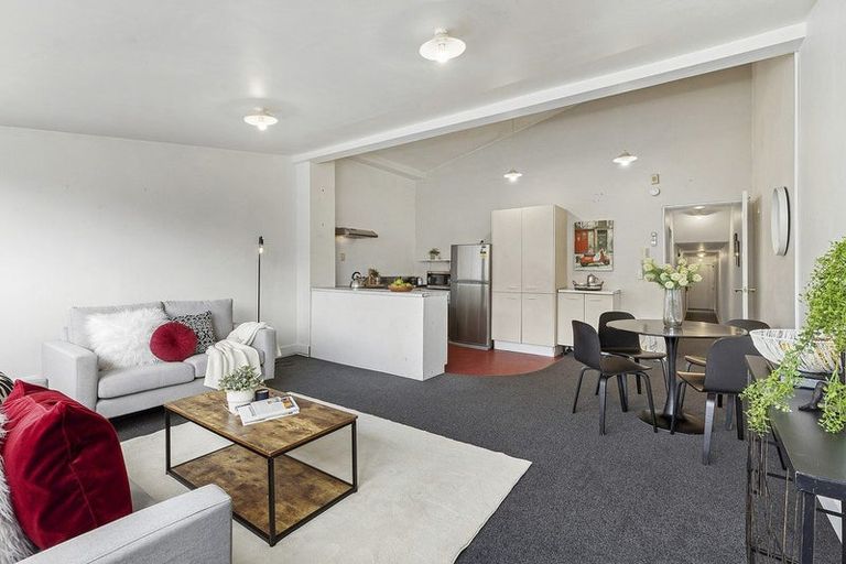 Photo of property in 1/5 Hopper Street, Mount Cook, Wellington, 6011