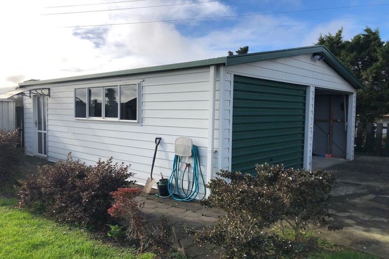 Photo of property in 37 Edgewater Drive, Pakuranga, Auckland, 2010
