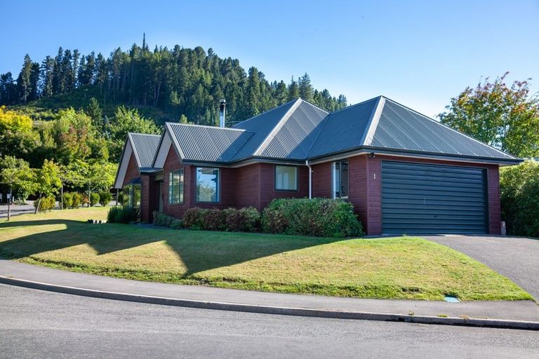 Photo of property in 1 Bellbird Place, Hanmer Springs, 7334