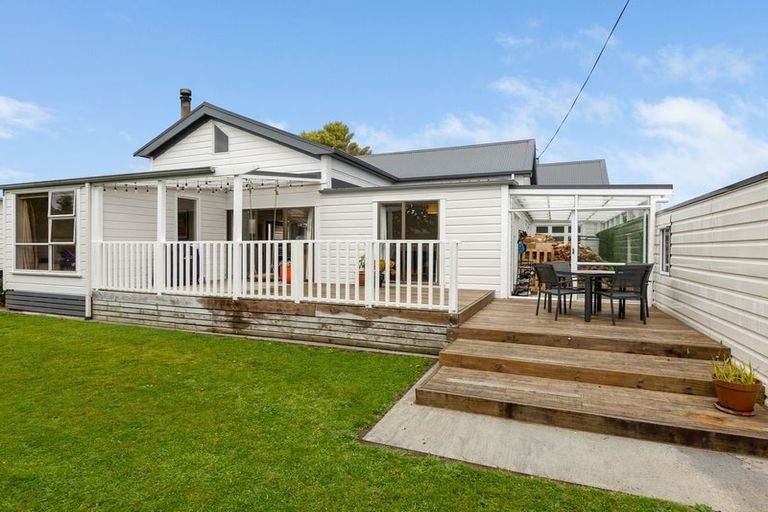 Photo of property in 3 Hawea Street, Merrilands, New Plymouth, 4312