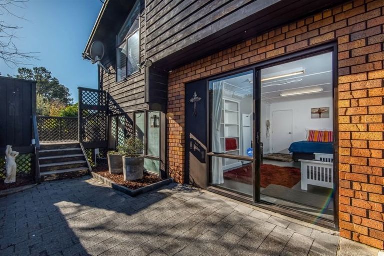 Photo of property in 1/1 Mayfair Crescent, Mairangi Bay, Auckland, 0630