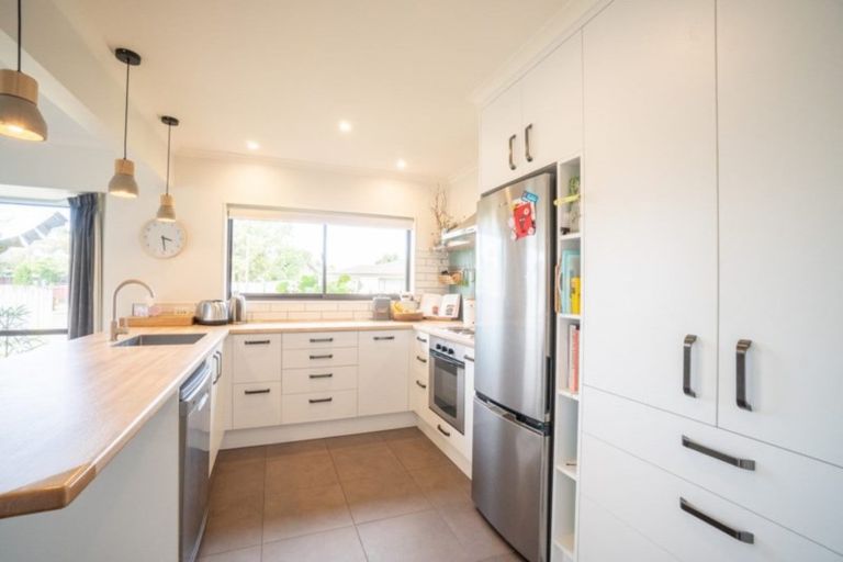 Photo of property in 53 Raglan Avenue, Cloverlea, Palmerston North, 4412